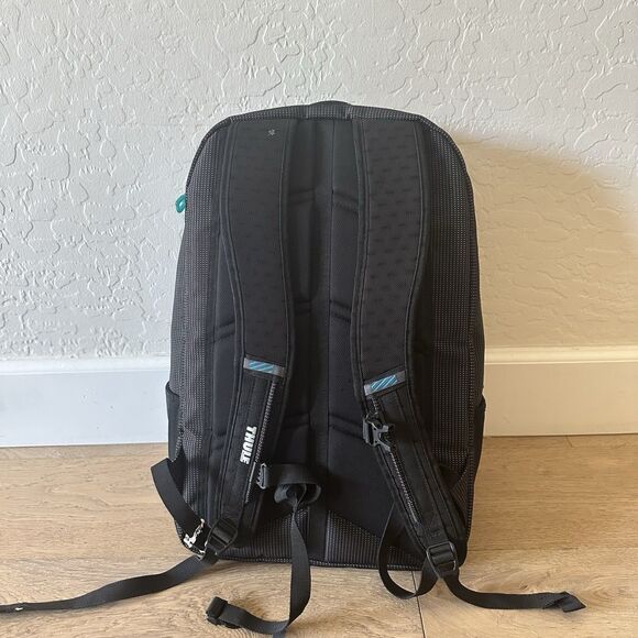 Thule Crossover 32L Backpack - 15inch MacBook Pro / 15.6inch PC/Tablet - 19”x15” - Picture 5 of 16